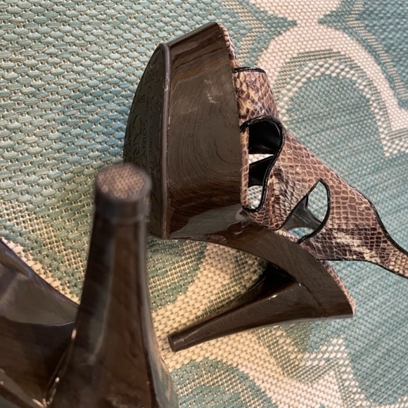 Carlos Santana Snake Print Platform Heels Sz 7 - Picture 8 of 11